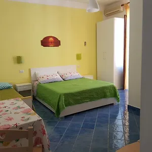 https://lipari-centro-storico-flat-7-min-from-port.sicilyhotelsitaly.net